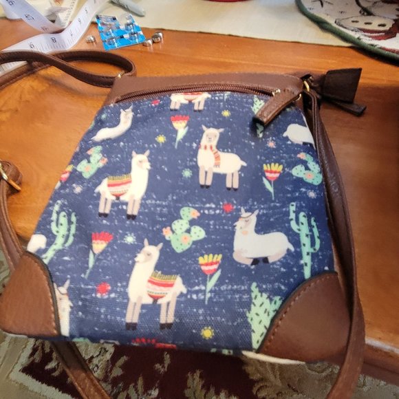 small cute llama purse zippered pocket non smoking home  long adjustable straps - Picture 1 of 7
